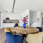 3 Bedroom Lovely In - Sieg